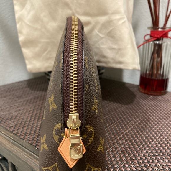 Louis Vuitton Cosmetic Pouch GM - Picture 2 of 9